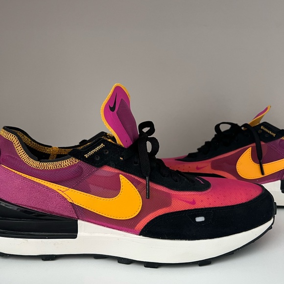 Nike - Picture 3 of 8